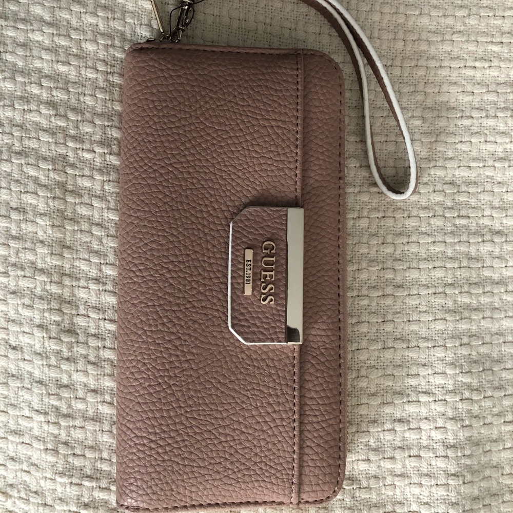 Ladies Guess Zip Around Wallet/Wristlet